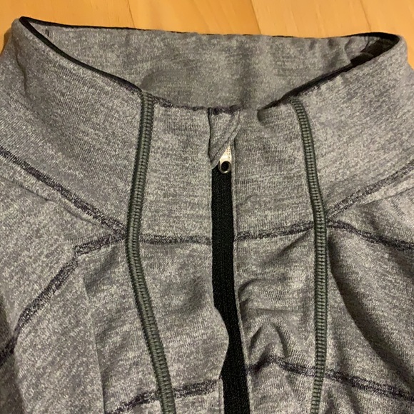 🌟HP Lululemon Men’s Sweat Session Grey Striped 1/2 zip sweater pullover -size M - Picture 5 of 17